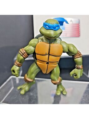 2002 Mirage Studios Teenage Mutant Ninja Turtle TMN Leonardo Toy Action Figure
